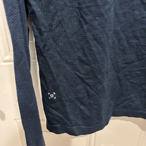 Lululemon Metal Vent Tech Long-Sleeve Shirt Navy Blue Size Large - Picture 4 of 5